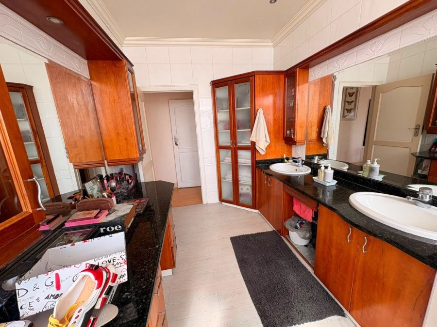 7 Bedroom Property for Sale in Quigney Eastern Cape